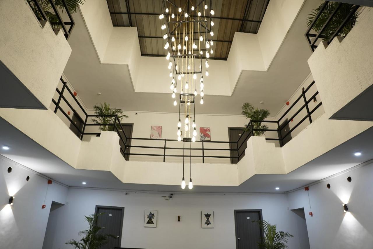 Hotel Royal Accord Surat Exterior foto